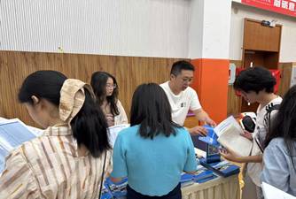 伟德1949官网四川高校招生巡展 3